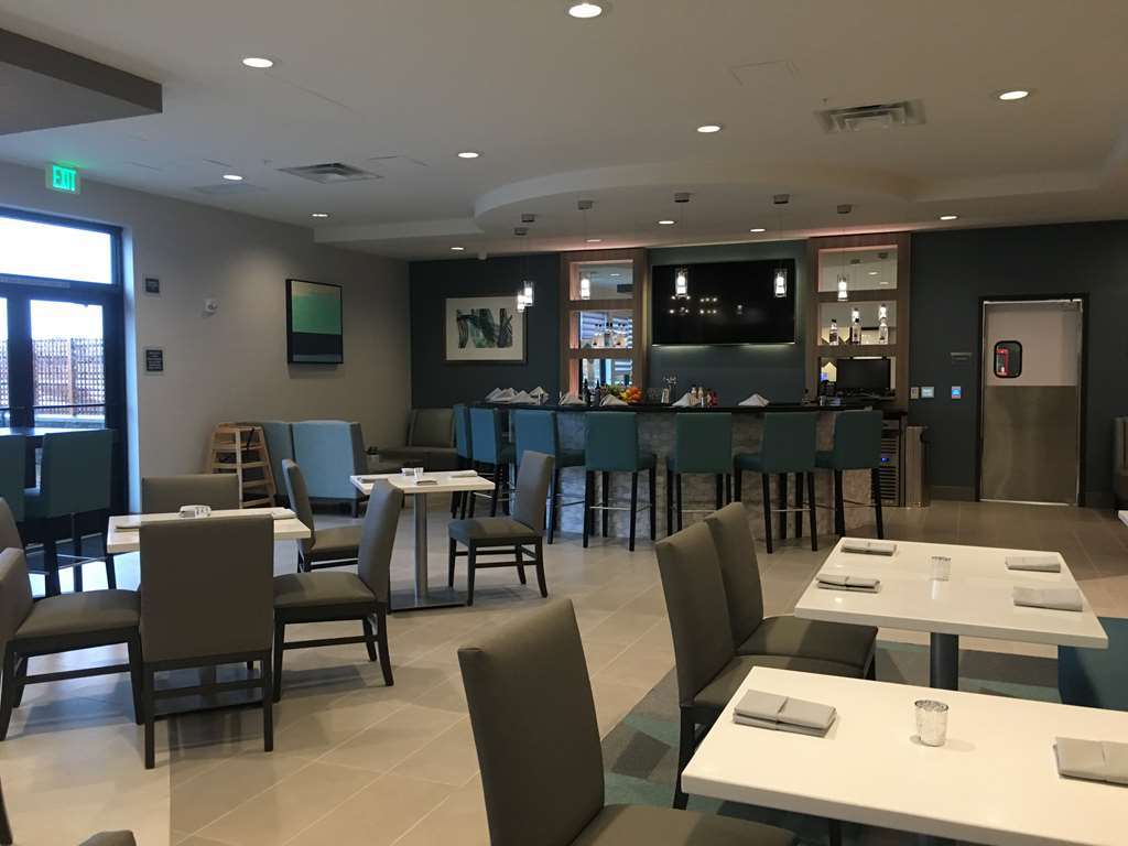 Best Western Premier Hotel At Fisher'S Landing Vancouver Restaurace fotografie