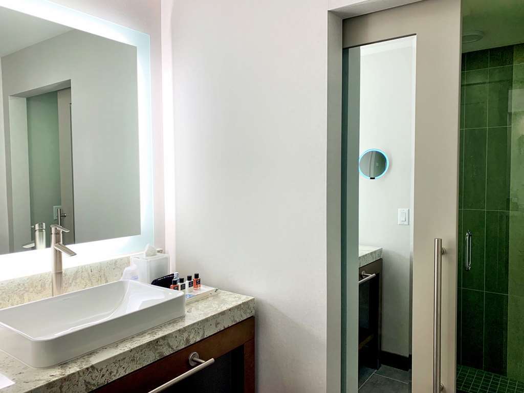 Best Western Premier Hotel At Fisher'S Landing Vancouver Pokoj fotografie